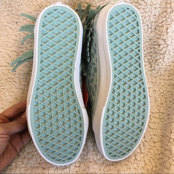 NWOT Vans Sk8-Hi Moc, Girls 3 - Picture 3 of 5